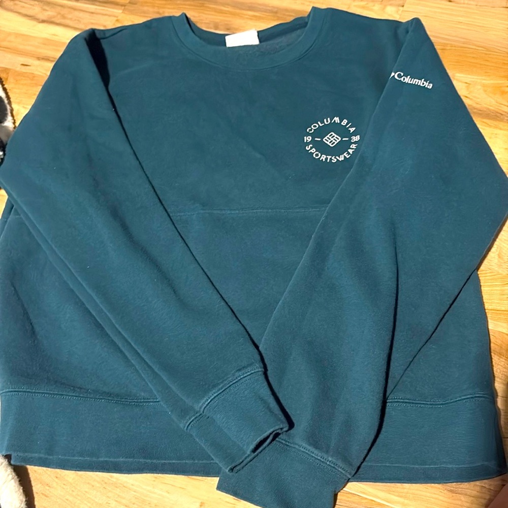 Columbia Green Crewneck Sweater with Ribbed Cuffs